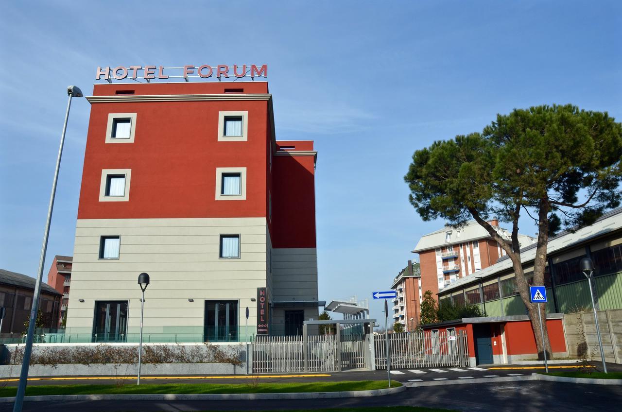 Hotel Forum Baranzate Bagian luar foto