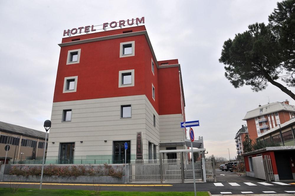 Hotel Forum Baranzate Bagian luar foto