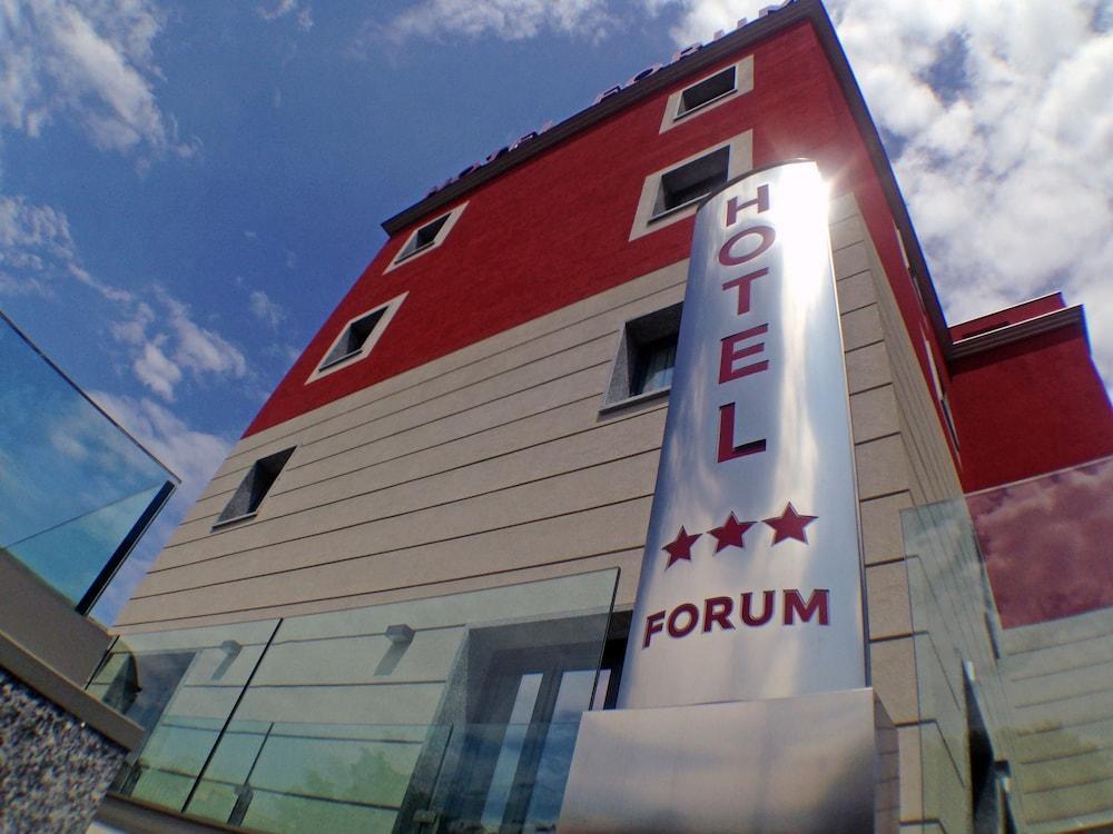 Hotel Forum Baranzate Bagian luar foto